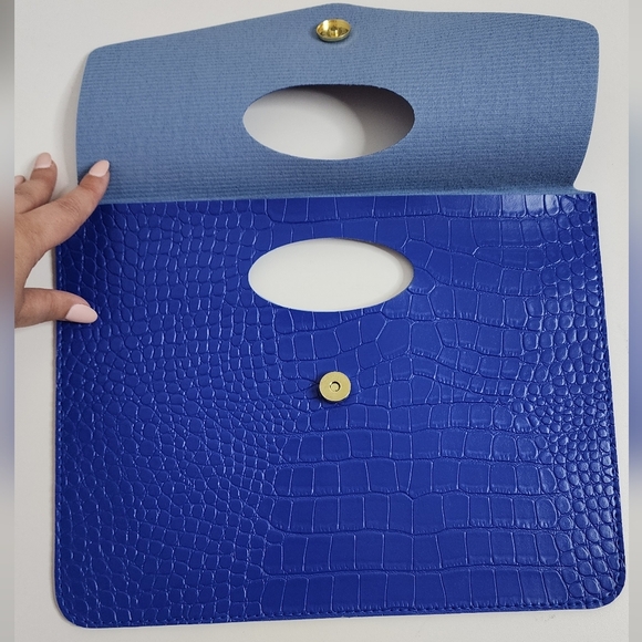 ‼️NEW‼️Blue Crocodile Embossed Clutch - Picture 6 of 10